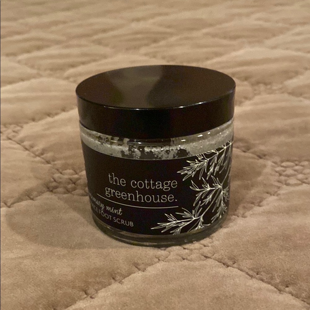 The cottage greenhouse Mint Foot Scrub - Black